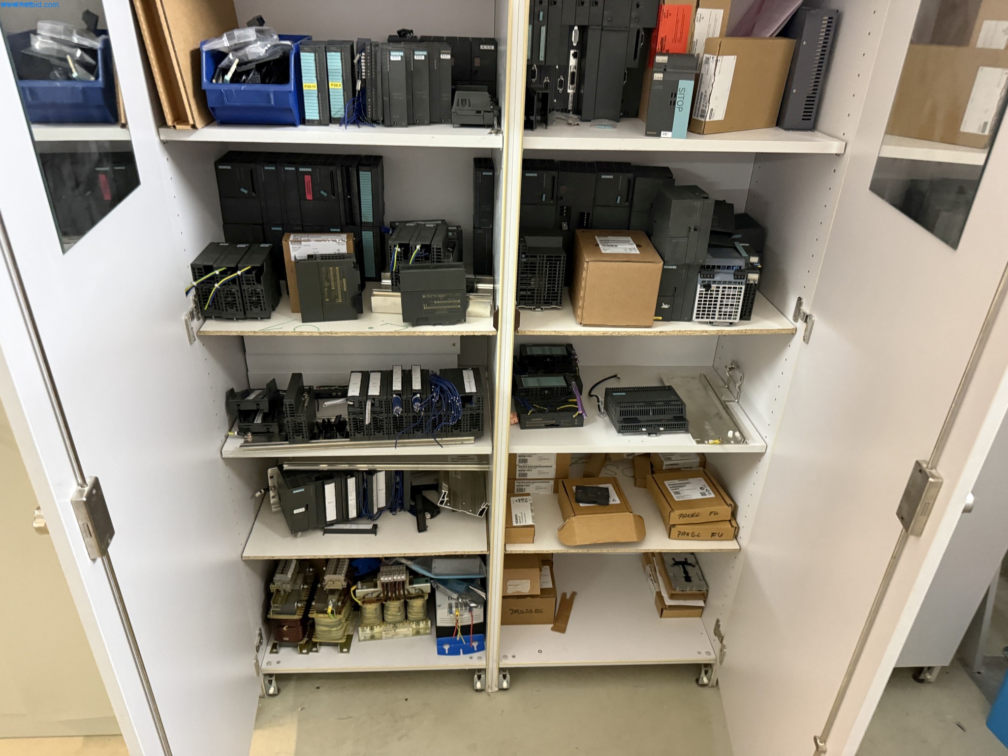 Instalações de produção e embalagem farmacêuticas / Equipamentos de laboratório e operacionais-16