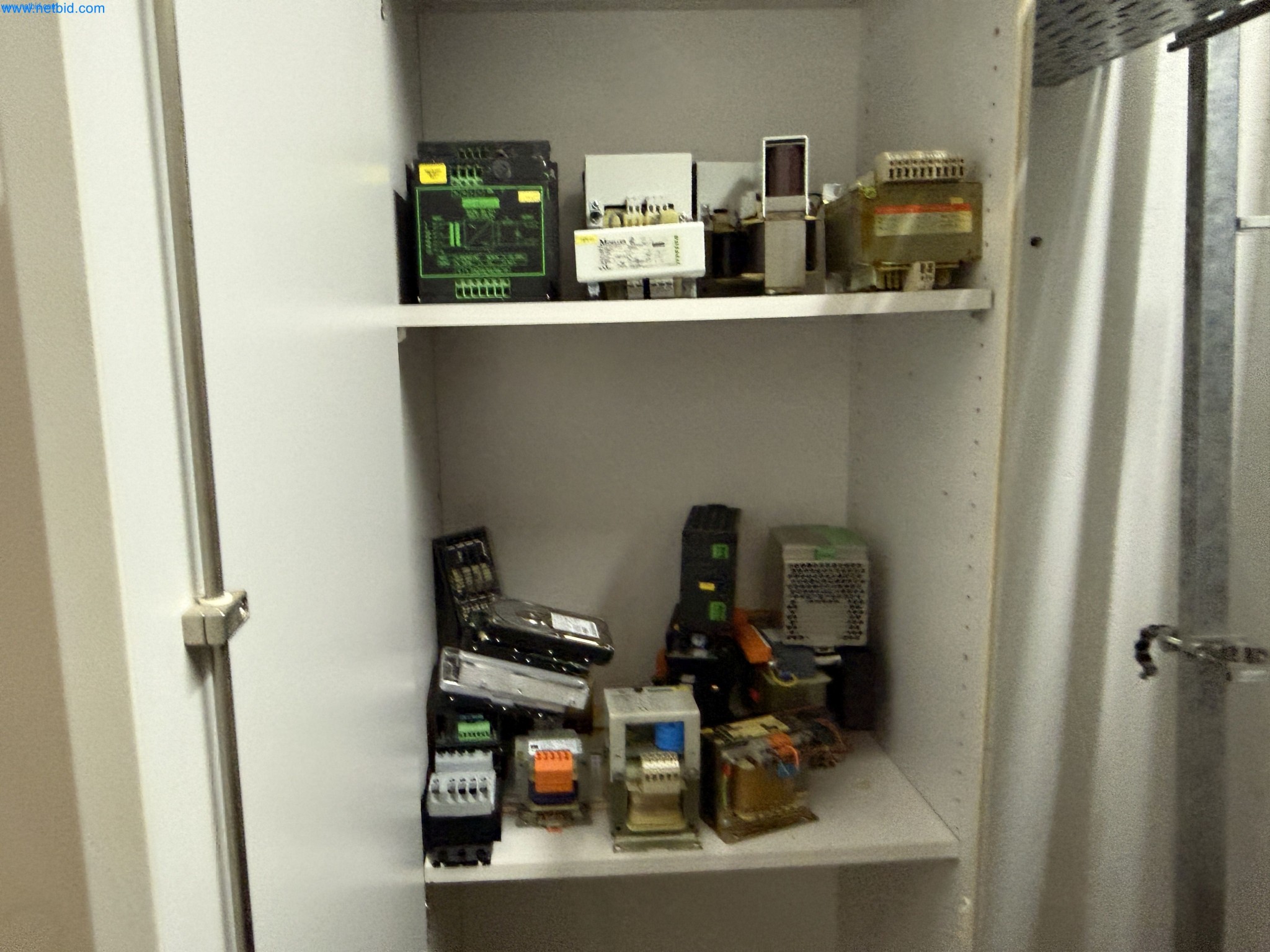 Instalações de produção e embalagem farmacêuticas / Equipamentos de laboratório e operacionais-17