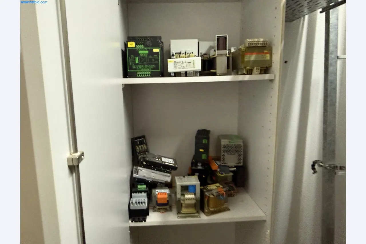 Instalações de produção e embalagem farmacêuticas / Equipamentos de laboratório e operacionais-17