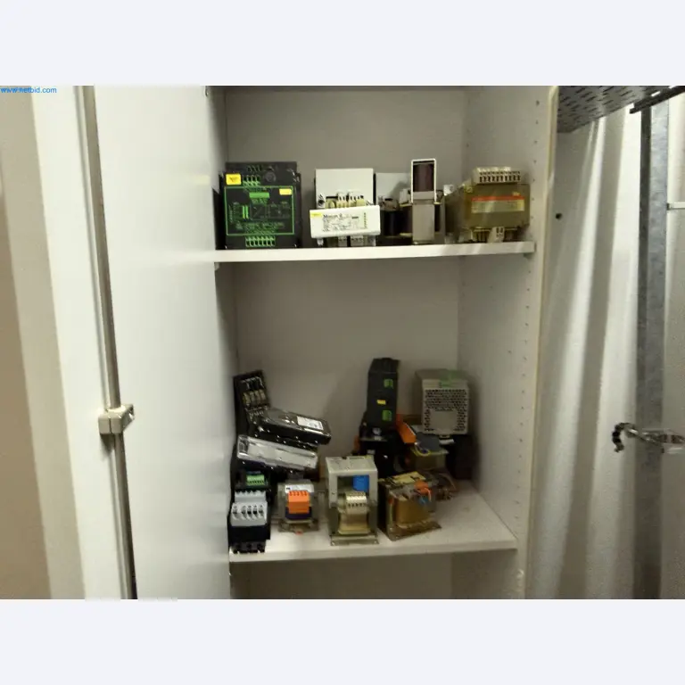 Instalações de produção e embalagem farmacêuticas / Equipamentos de laboratório e operacionais-17