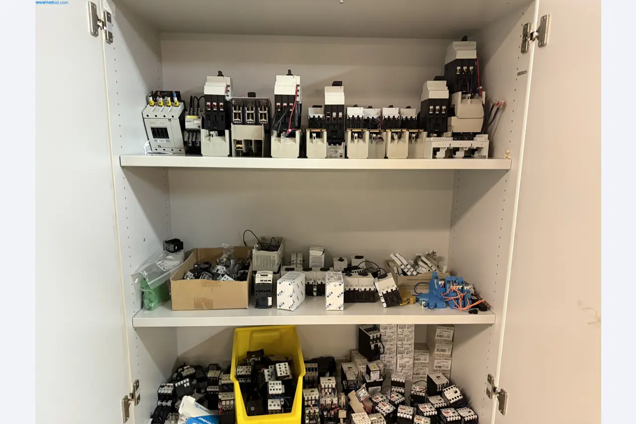 Instalações de produção e embalagem farmacêuticas / Equipamentos de laboratório e operacionais-5