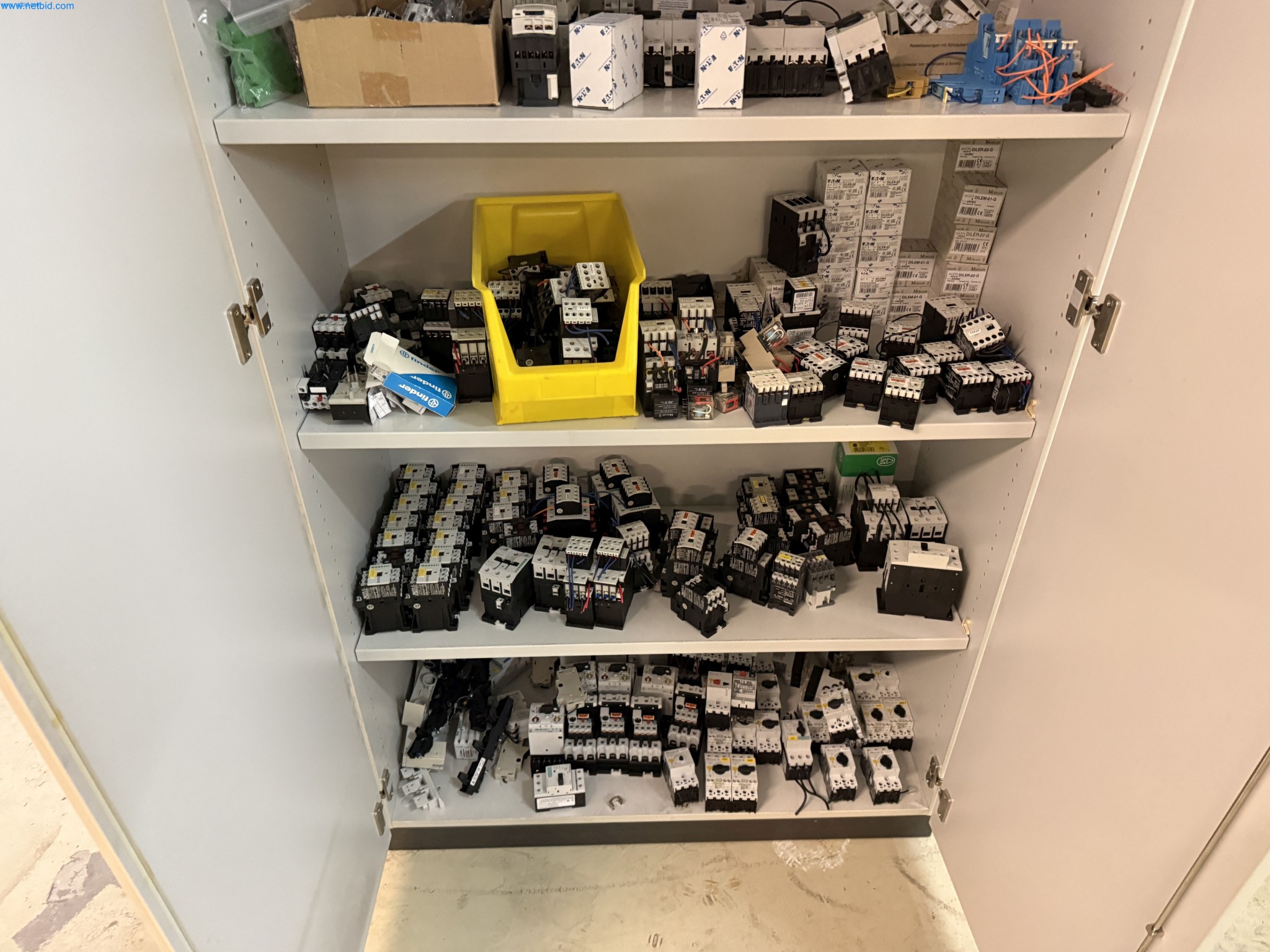 Instalações de produção e embalagem farmacêuticas / Equipamentos de laboratório e operacionais-6