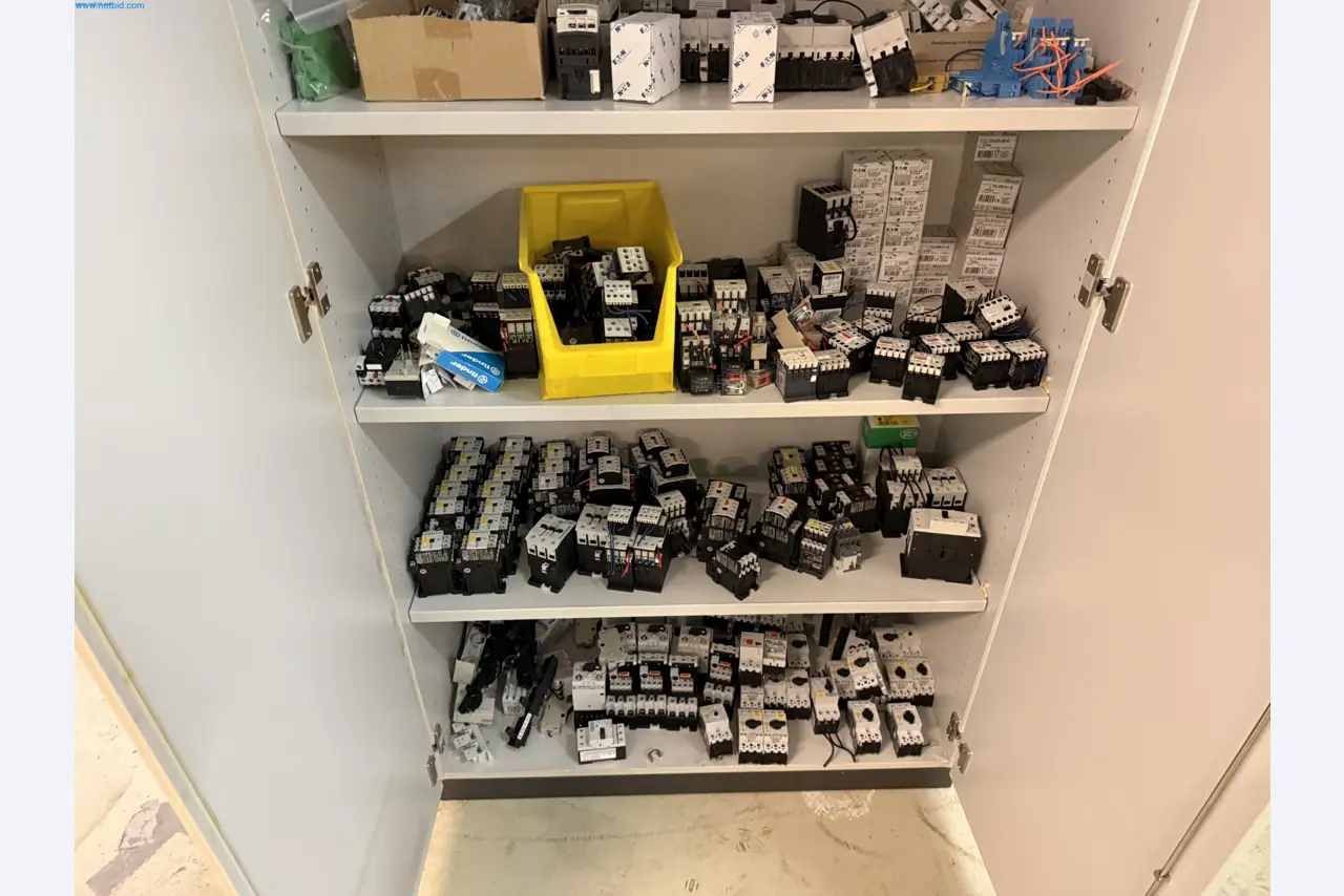 Instalações de produção e embalagem farmacêuticas / Equipamentos de laboratório e operacionais-6