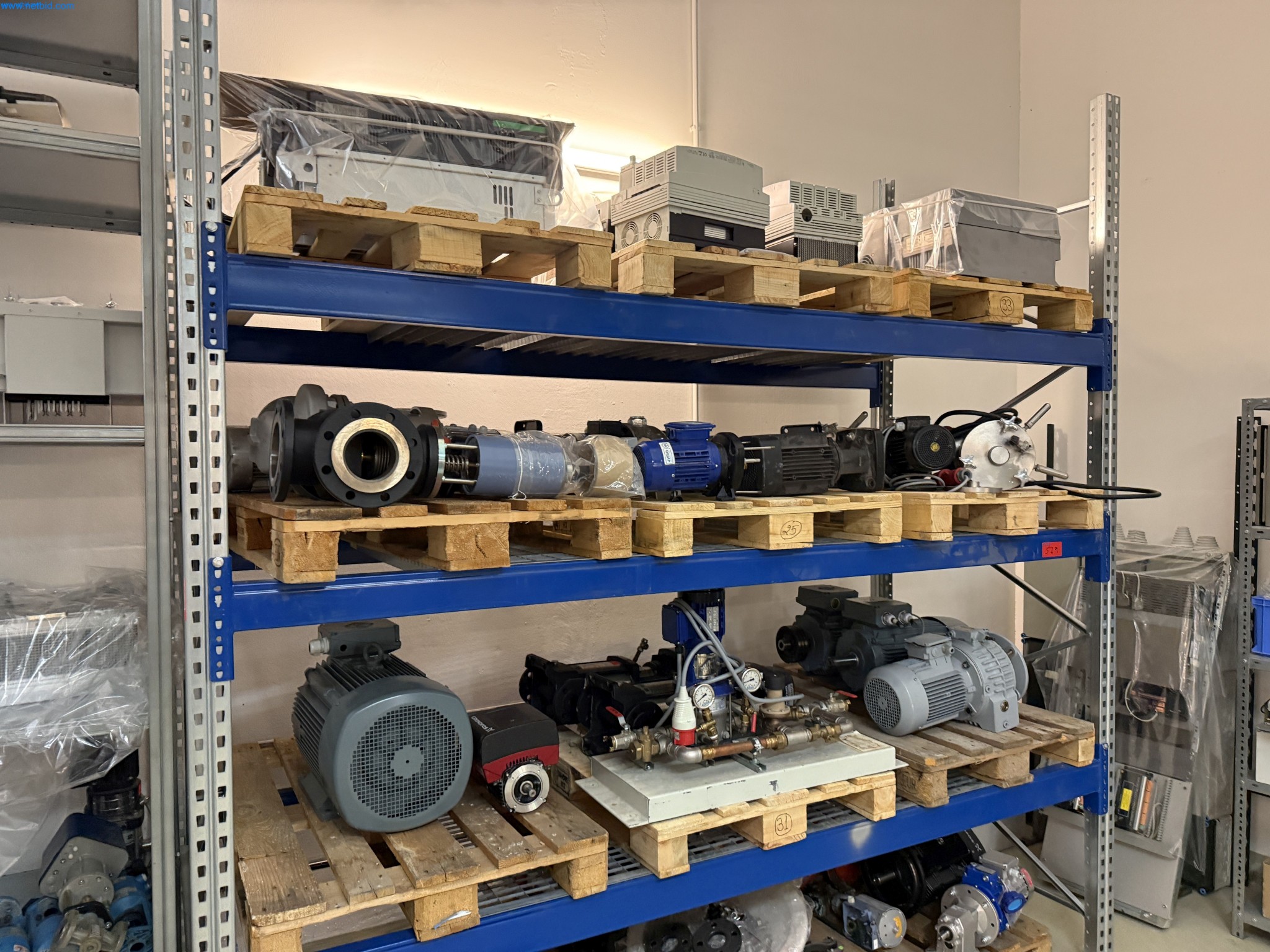 Instalações de produção e embalagem farmacêuticas / Equipamentos de laboratório e operacionais-8