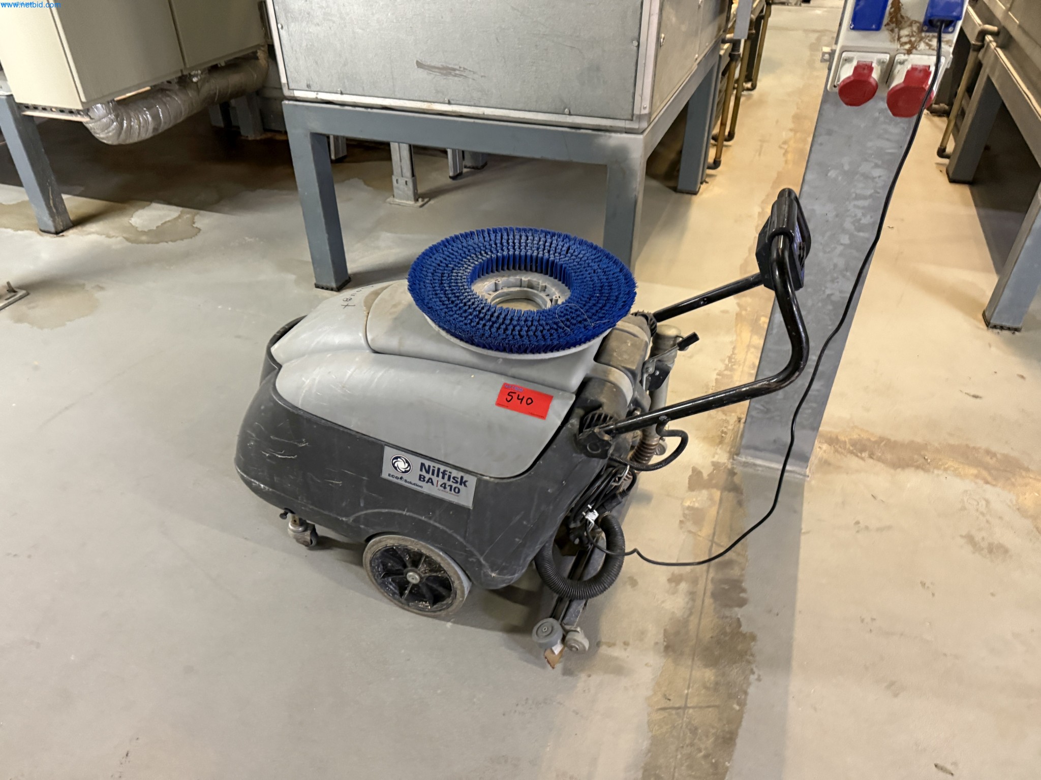 Machine à récurer les sols Nilfisk BA410