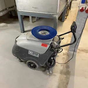 Máquina de esfregar o chão Nilfisk BA410
