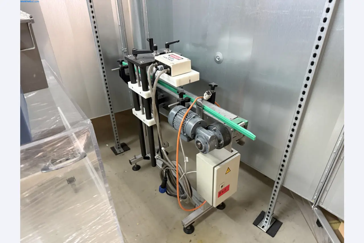 Instalações de produção e embalagem farmacêuticas / Equipamentos de laboratório e operacionais-1