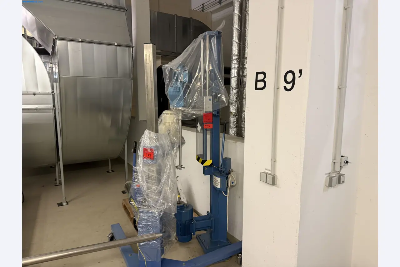 Instalações de produção e embalagem farmacêuticas / Equipamentos de laboratório e operacionais-1