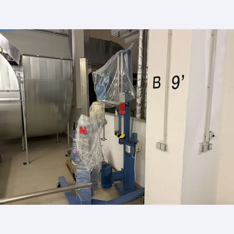 Instalações de produção e embalagem farmacêuticas / Equipamentos de laboratório e operacionais-1