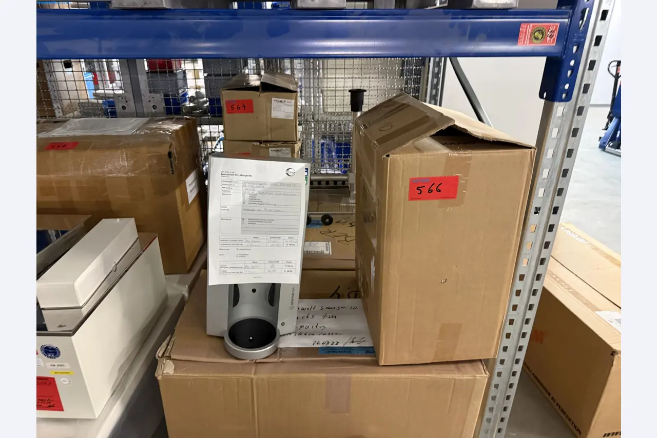 Instalações de produção e embalagem farmacêuticas / Equipamentos de laboratório e operacionais-1