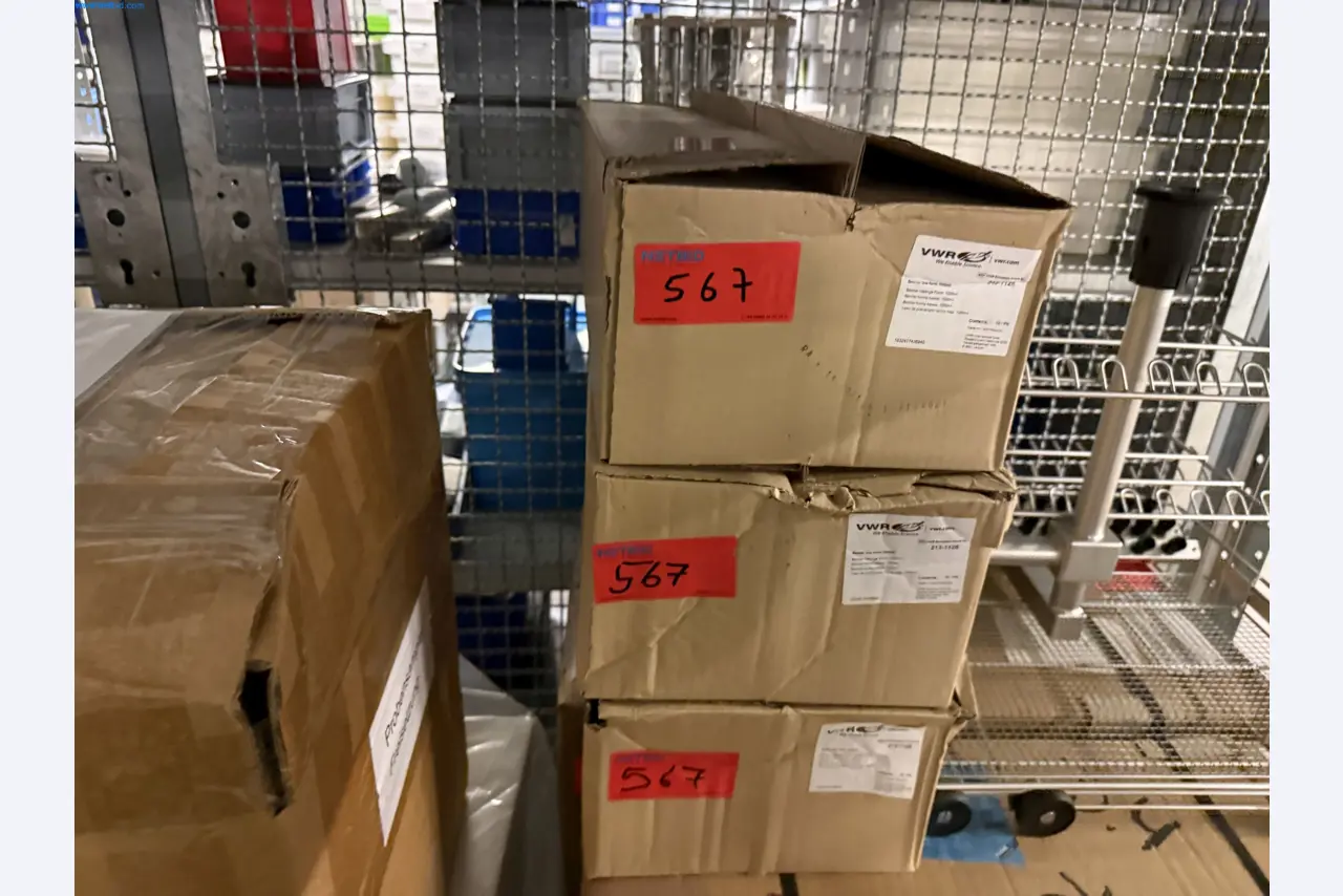 Instalações de produção e embalagem farmacêuticas / Equipamentos de laboratório e operacionais-1