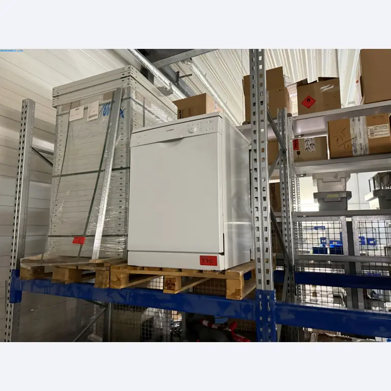 Instalações de produção e embalagem farmacêuticas / Equipamentos de laboratório e operacionais-1