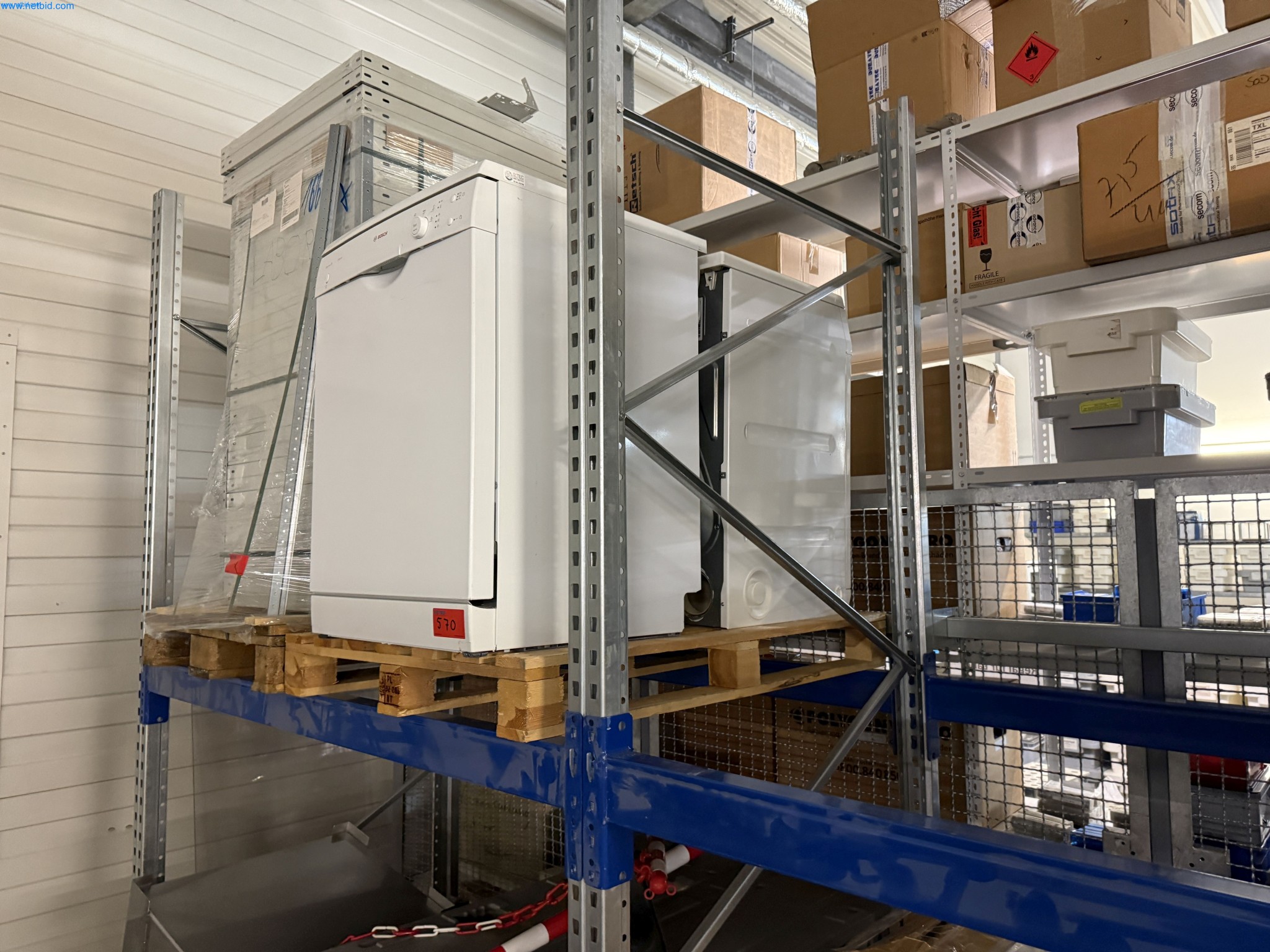 Instalações de produção e embalagem farmacêuticas / Equipamentos de laboratório e operacionais-2