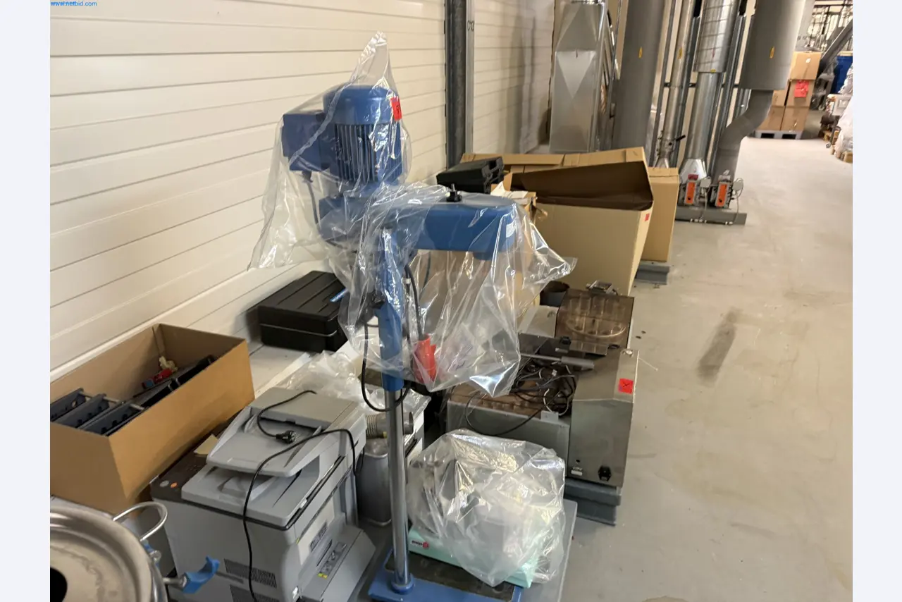 Instalações de produção e embalagem farmacêuticas / Equipamentos de laboratório e operacionais-1