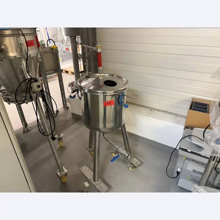 Instalações de produção e embalagem farmacêuticas / Equipamentos de laboratório e operacionais-1