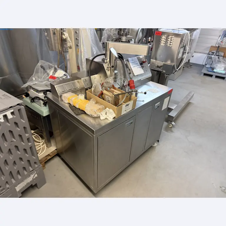 Instalações de produção e embalagem farmacêuticas / Equipamentos de laboratório e operacionais-3