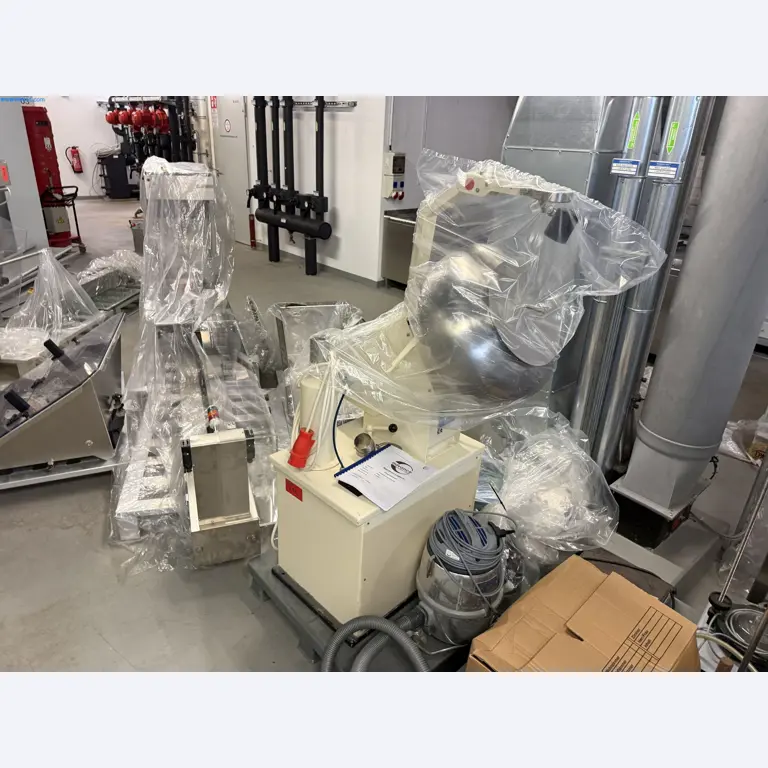 Instalações de produção e embalagem farmacêuticas / Equipamentos de laboratório e operacionais-1