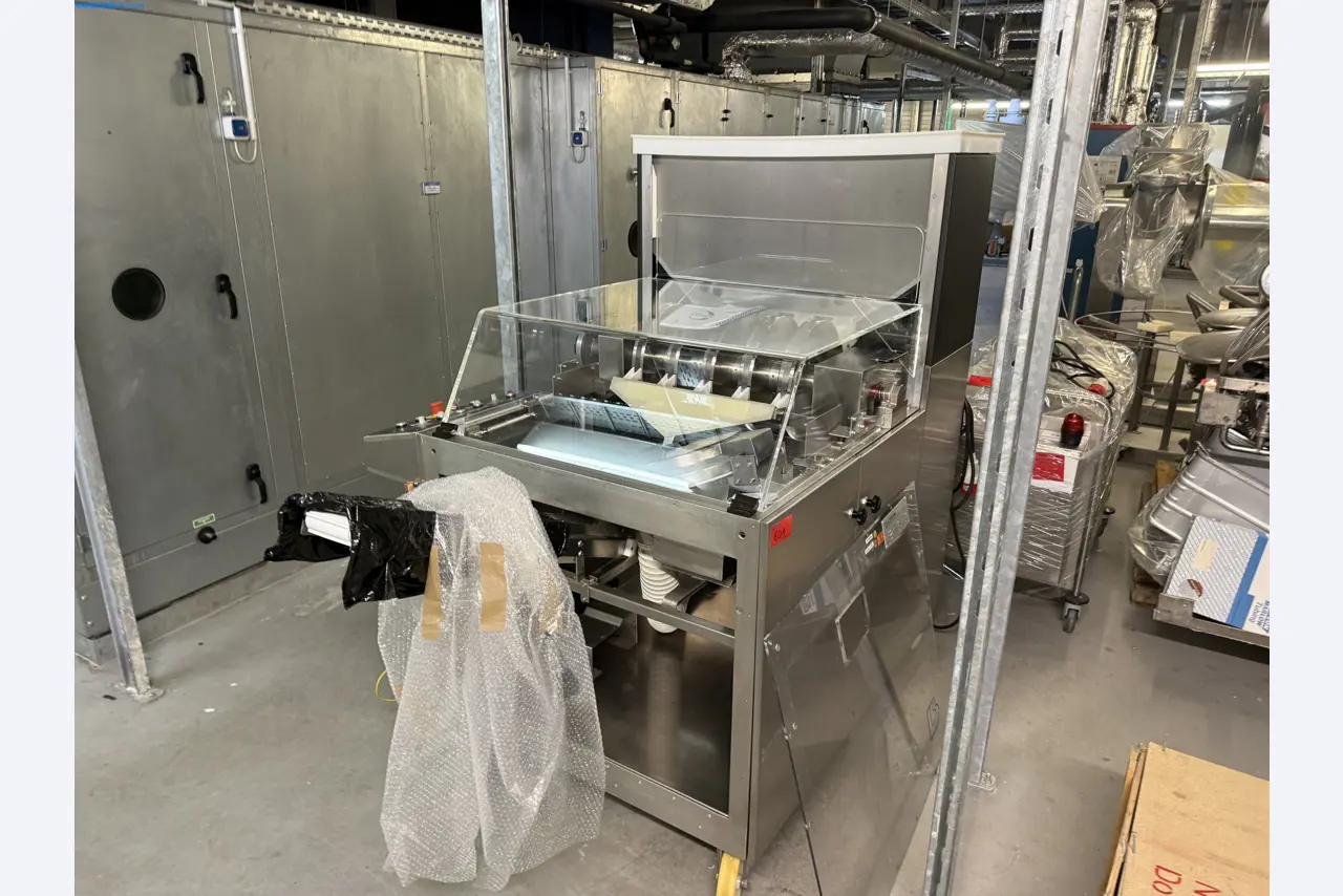 Instalações de produção e embalagem farmacêuticas / Equipamentos de laboratório e operacionais-1