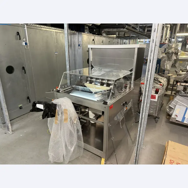 Instalações de produção e embalagem farmacêuticas / Equipamentos de laboratório e operacionais-1