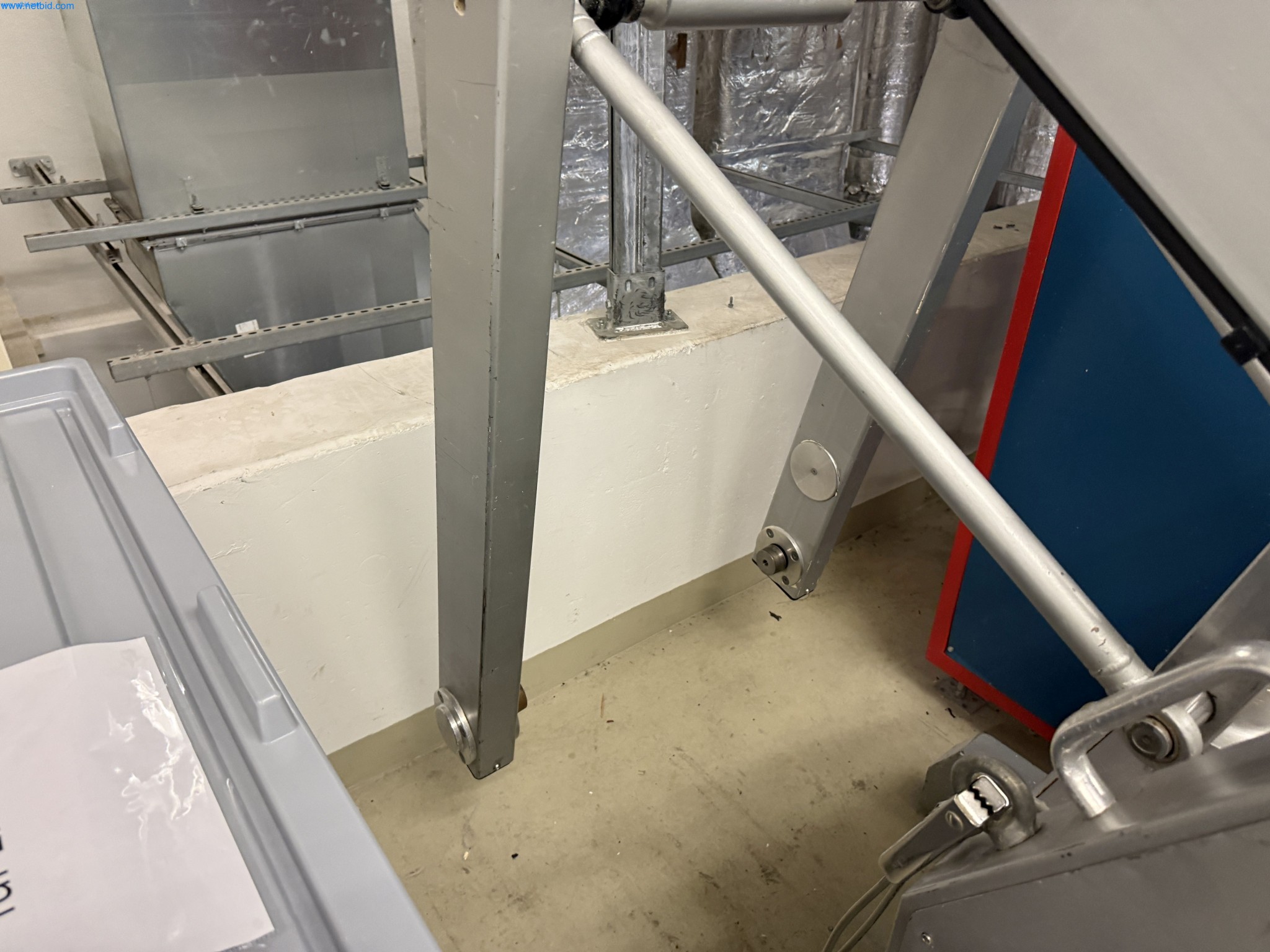 Instalações de produção e embalagem farmacêuticas / Equipamentos de laboratório e operacionais-2