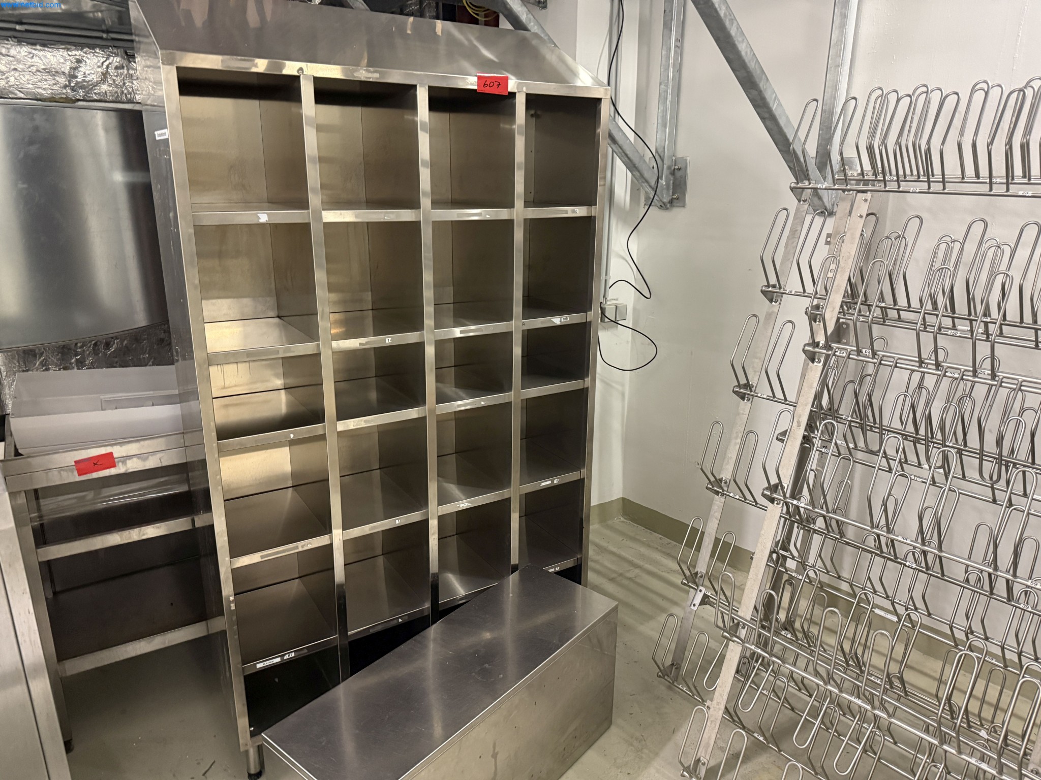 Instalações de produção e embalagem farmacêuticas / Equipamentos de laboratório e operacionais-2