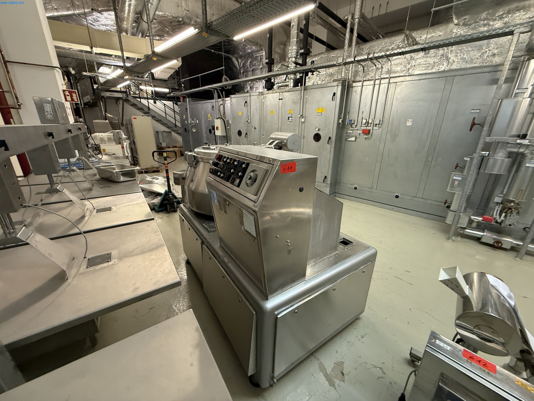 Installations de production et de conditionnement pharmaceutiques / Équipements de laboratoire et d'exploitation-1