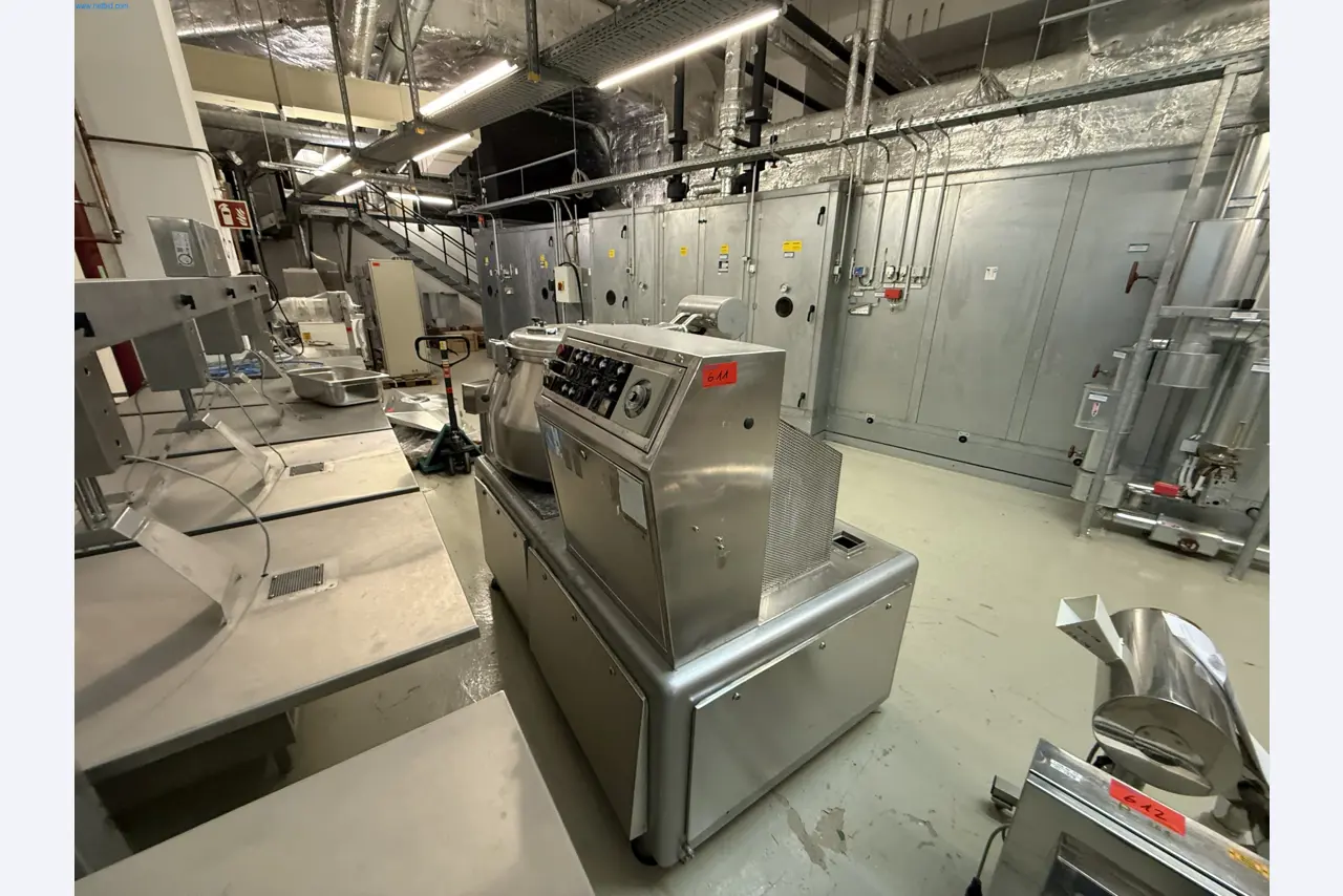 Installations de production et de conditionnement pharmaceutiques / Équipements de laboratoire et d'exploitation-1