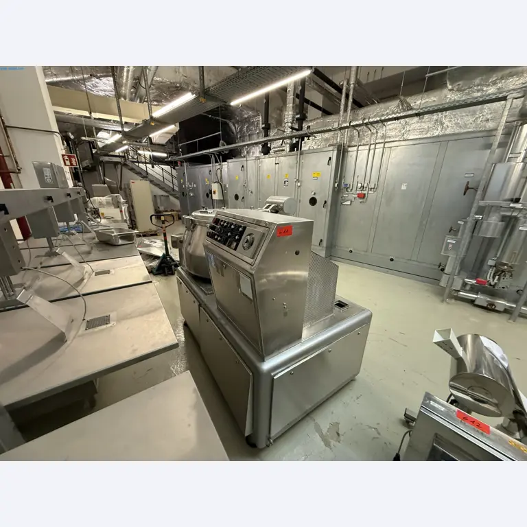 Installations de production et de conditionnement pharmaceutiques / Équipements de laboratoire et d'exploitation-1