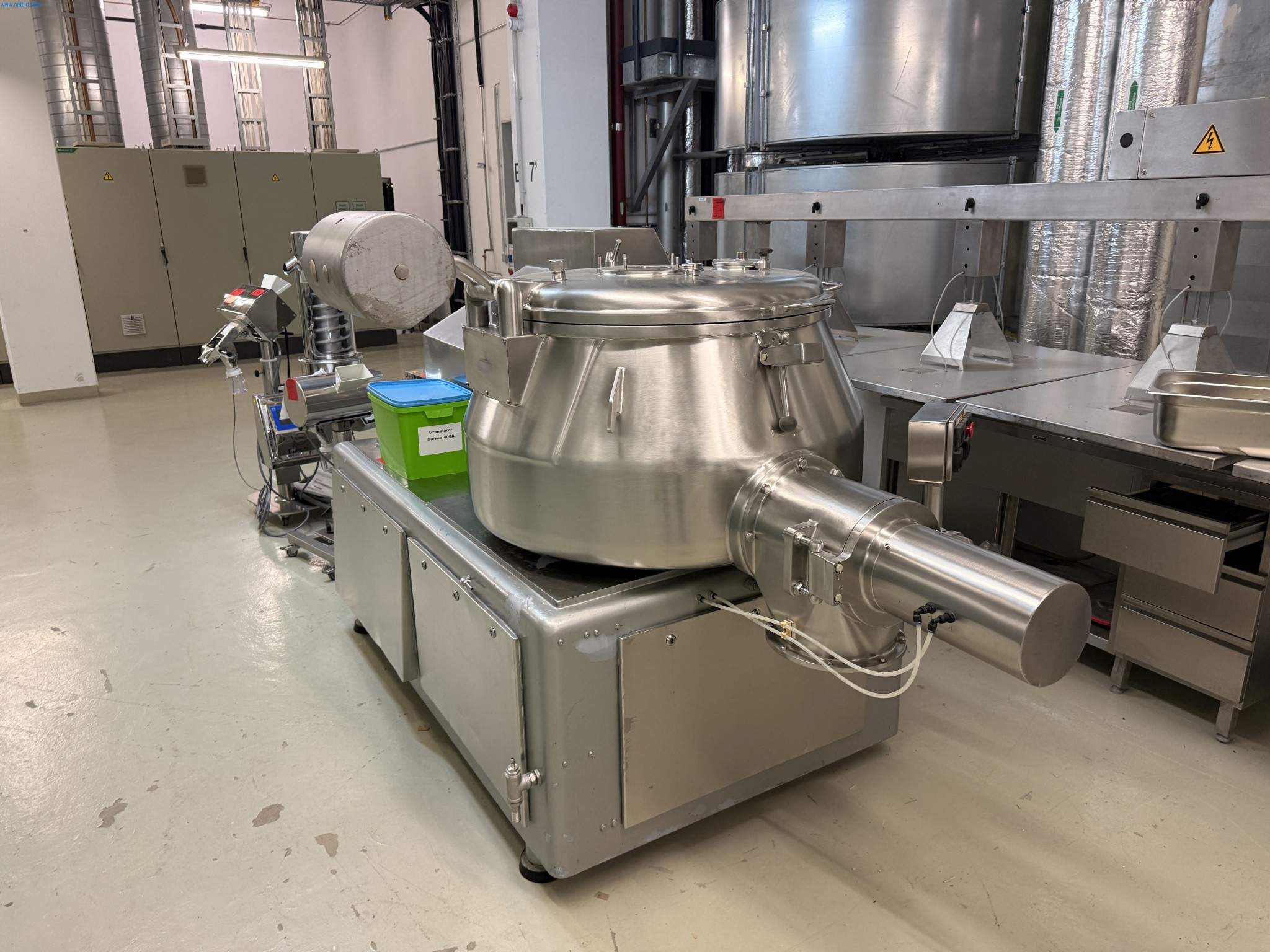 Installations de production et de conditionnement pharmaceutiques / Équipements de laboratoire et d'exploitation-3