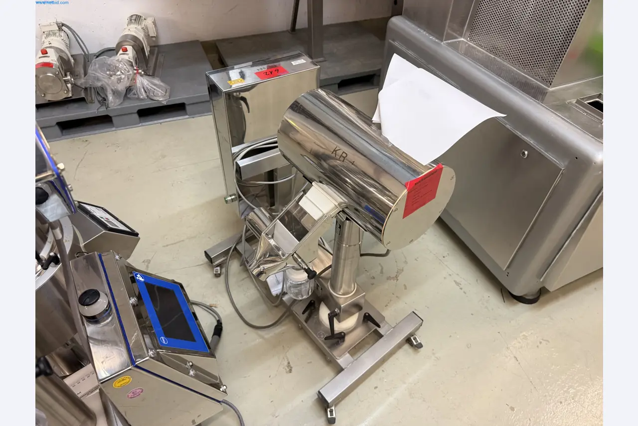 Instalações de produção e embalagem farmacêuticas / Equipamentos de laboratório e operacionais-1