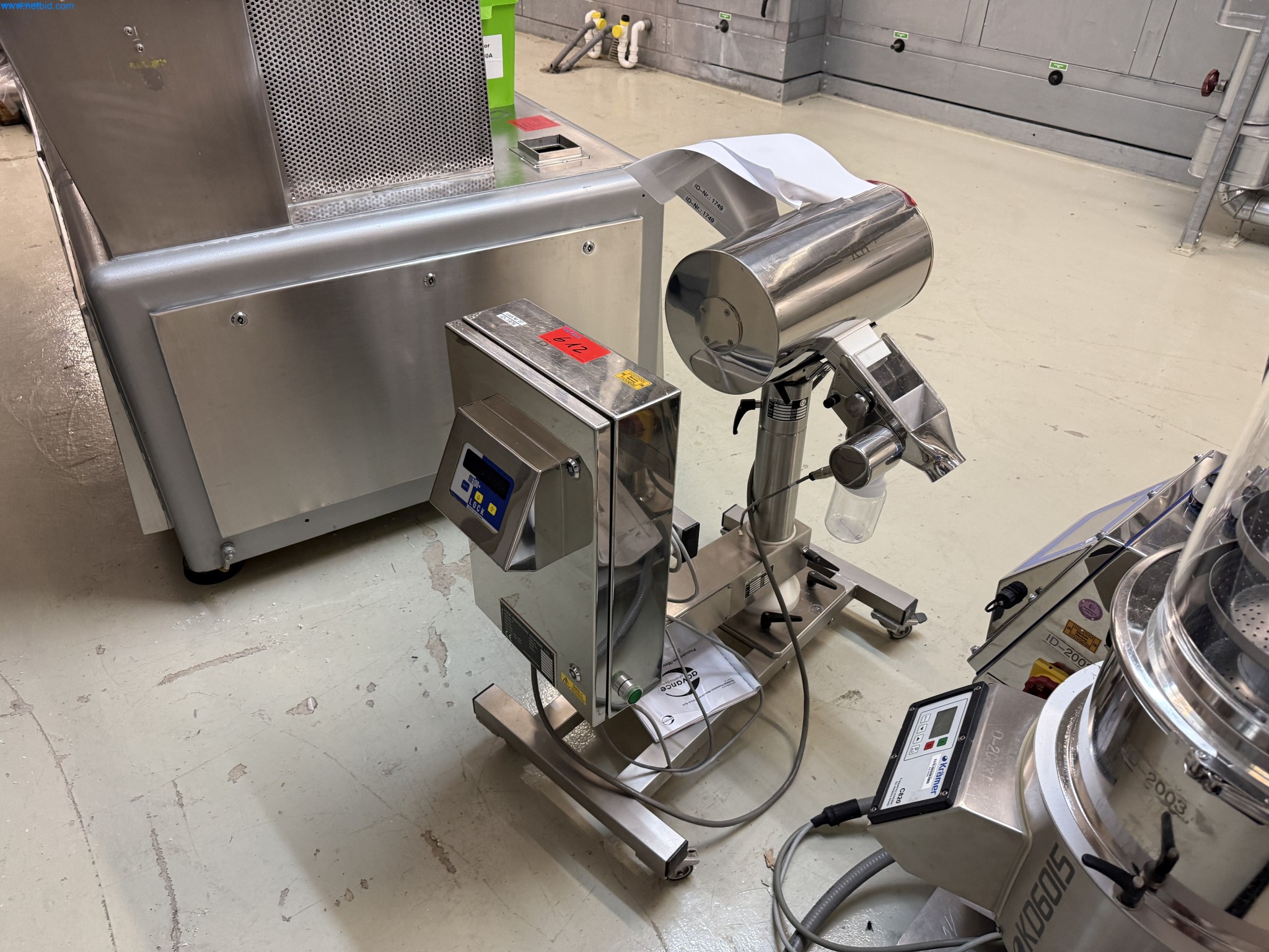 Instalações de produção e embalagem farmacêuticas / Equipamentos de laboratório e operacionais-2