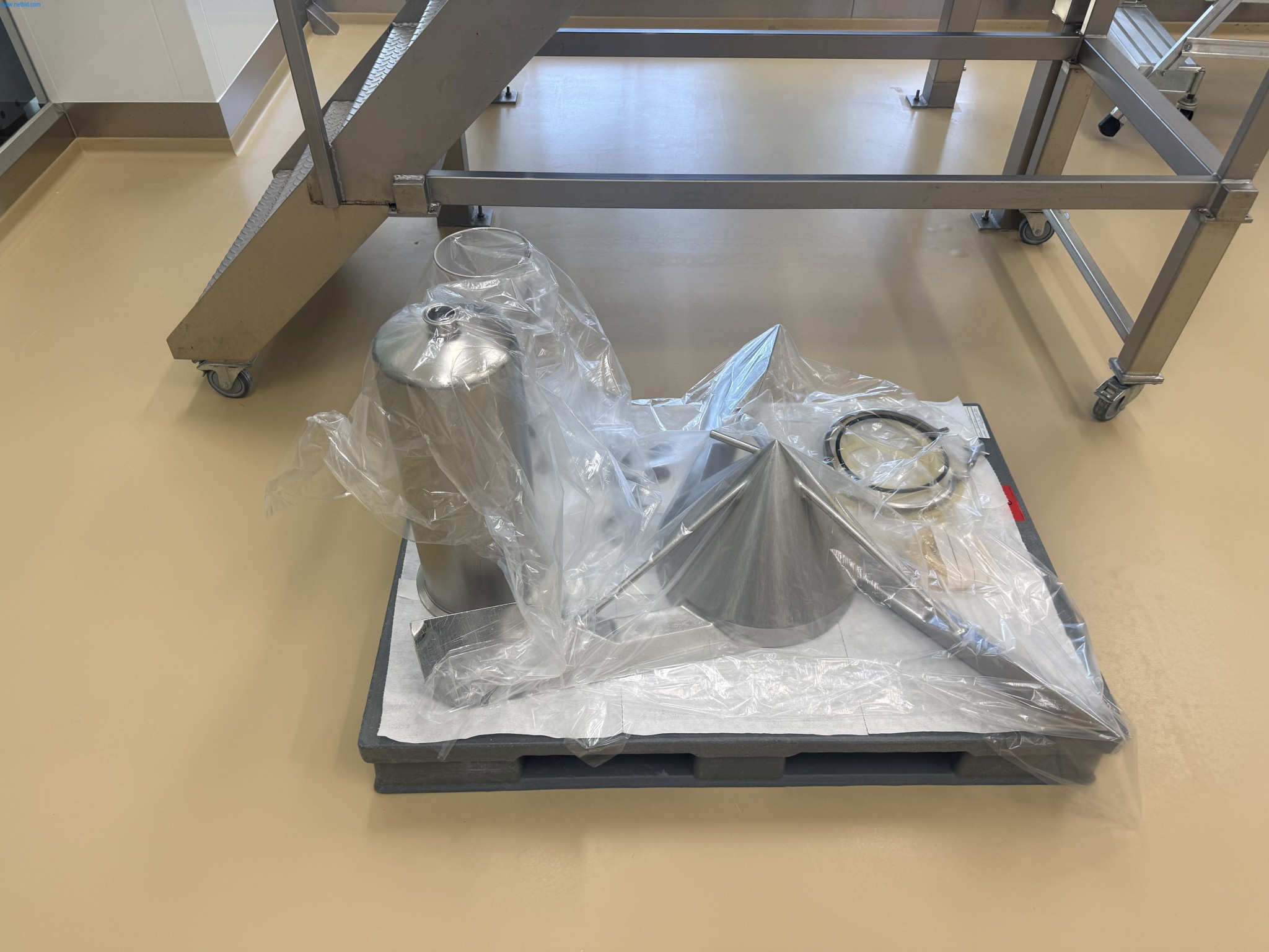 Installations de production et de conditionnement pharmaceutiques / Équipements de laboratoire et d'exploitation-4