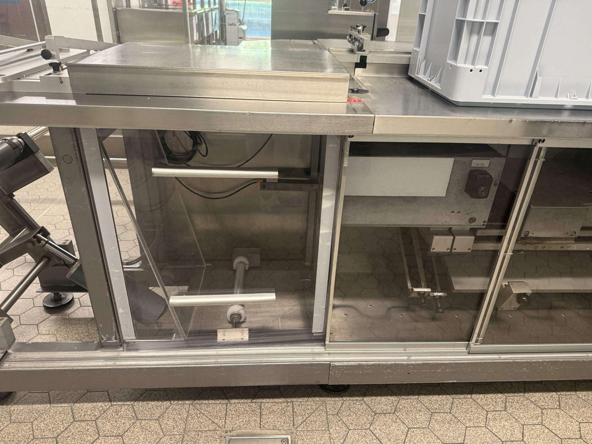 Installations de production et de conditionnement pharmaceutiques / Équipements de laboratoire et d'exploitation-10