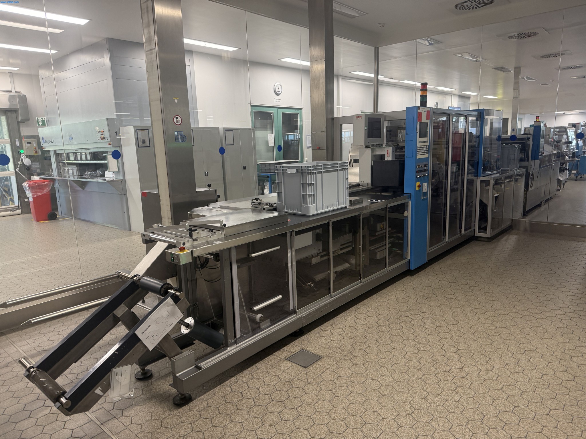 Installations de production et de conditionnement pharmaceutiques / Équipements de laboratoire et d'exploitation-3