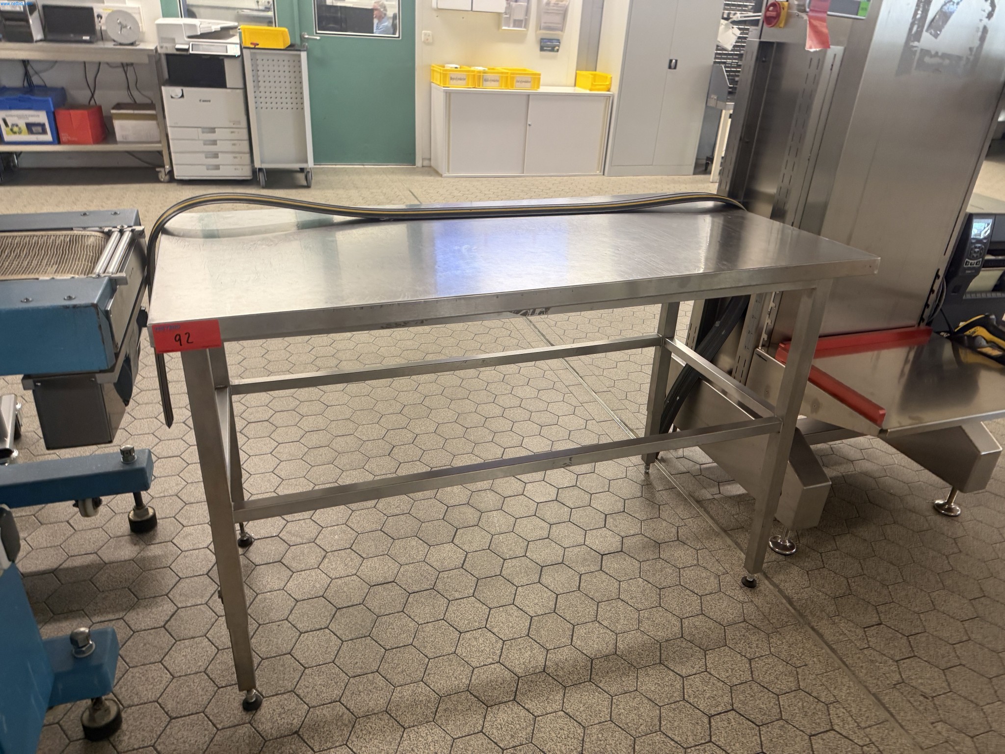 Installations de production et de conditionnement pharmaceutiques / Équipements de laboratoire et d'exploitation-40