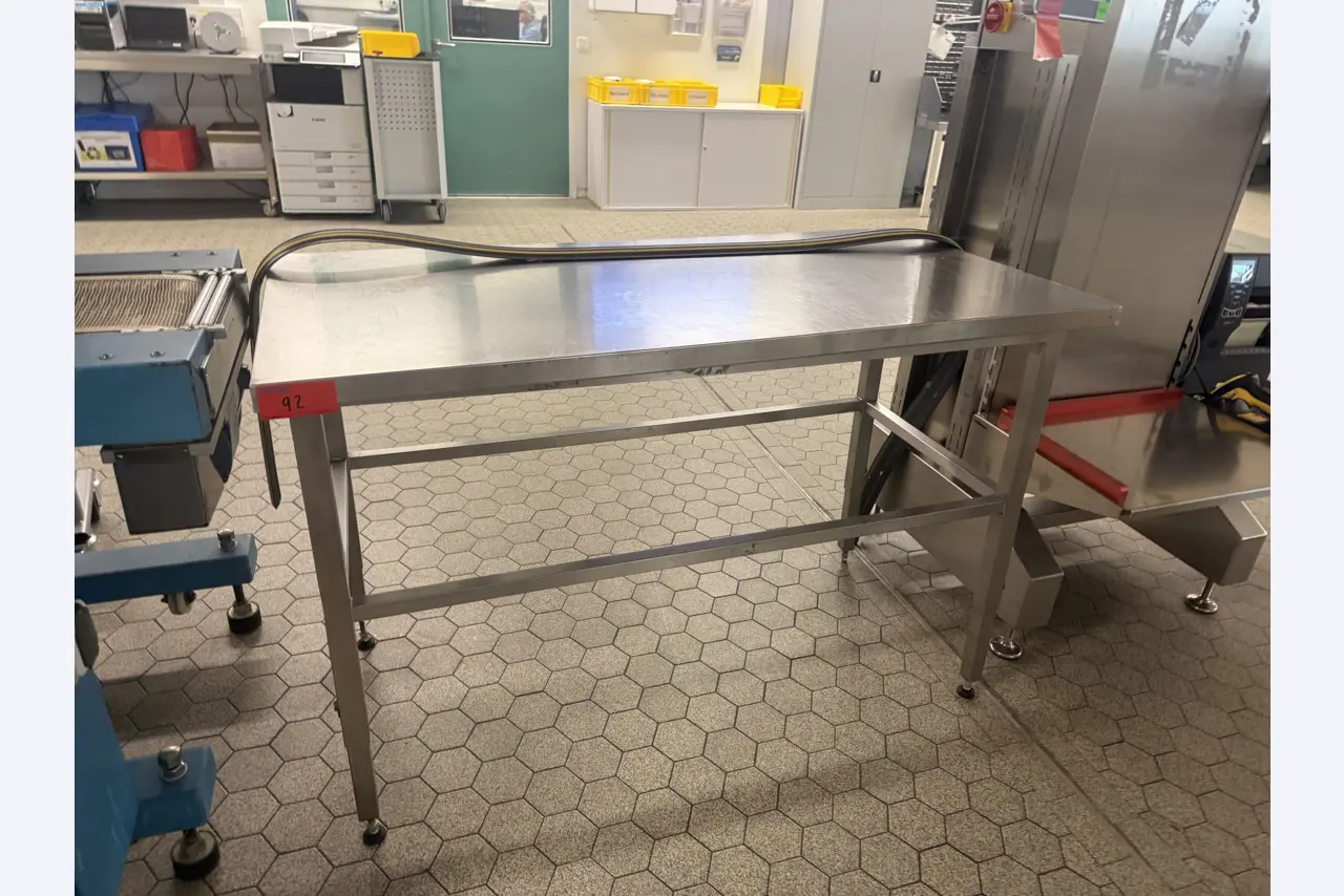 Installations de production et de conditionnement pharmaceutiques / Équipements de laboratoire et d'exploitation-40