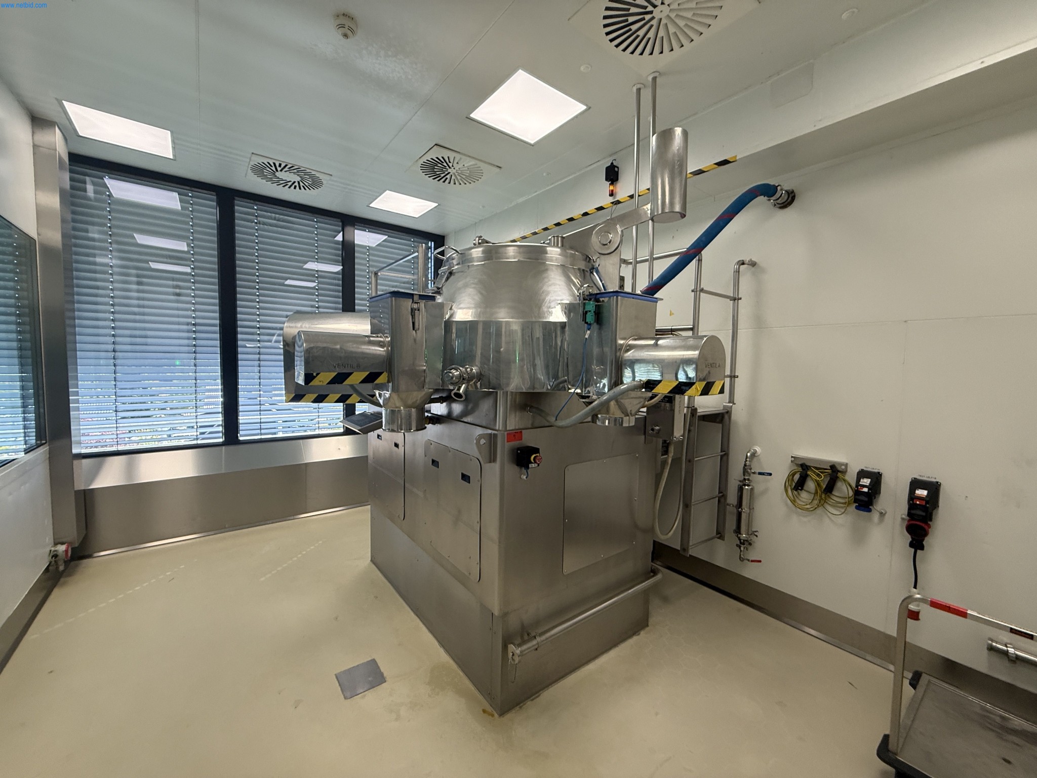 Installations de production et de conditionnement pharmaceutiques / Équipements de laboratoire et d'exploitation-1