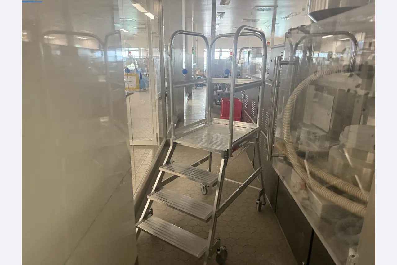 Instalações de produção e embalagem farmacêuticas / Equipamentos de laboratório e operacionais-1