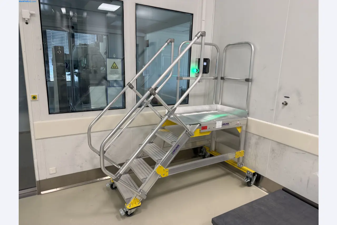 Instalações de produção e embalagem farmacêuticas / Equipamentos de laboratório e operacionais-1
