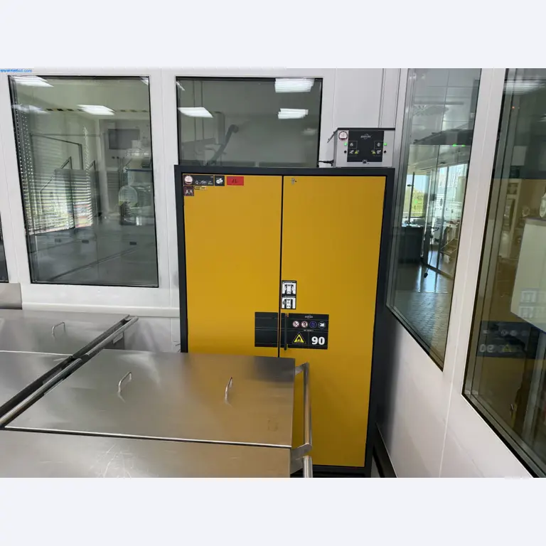 Instalações de produção e embalagem farmacêuticas / Equipamentos de laboratório e operacionais-1