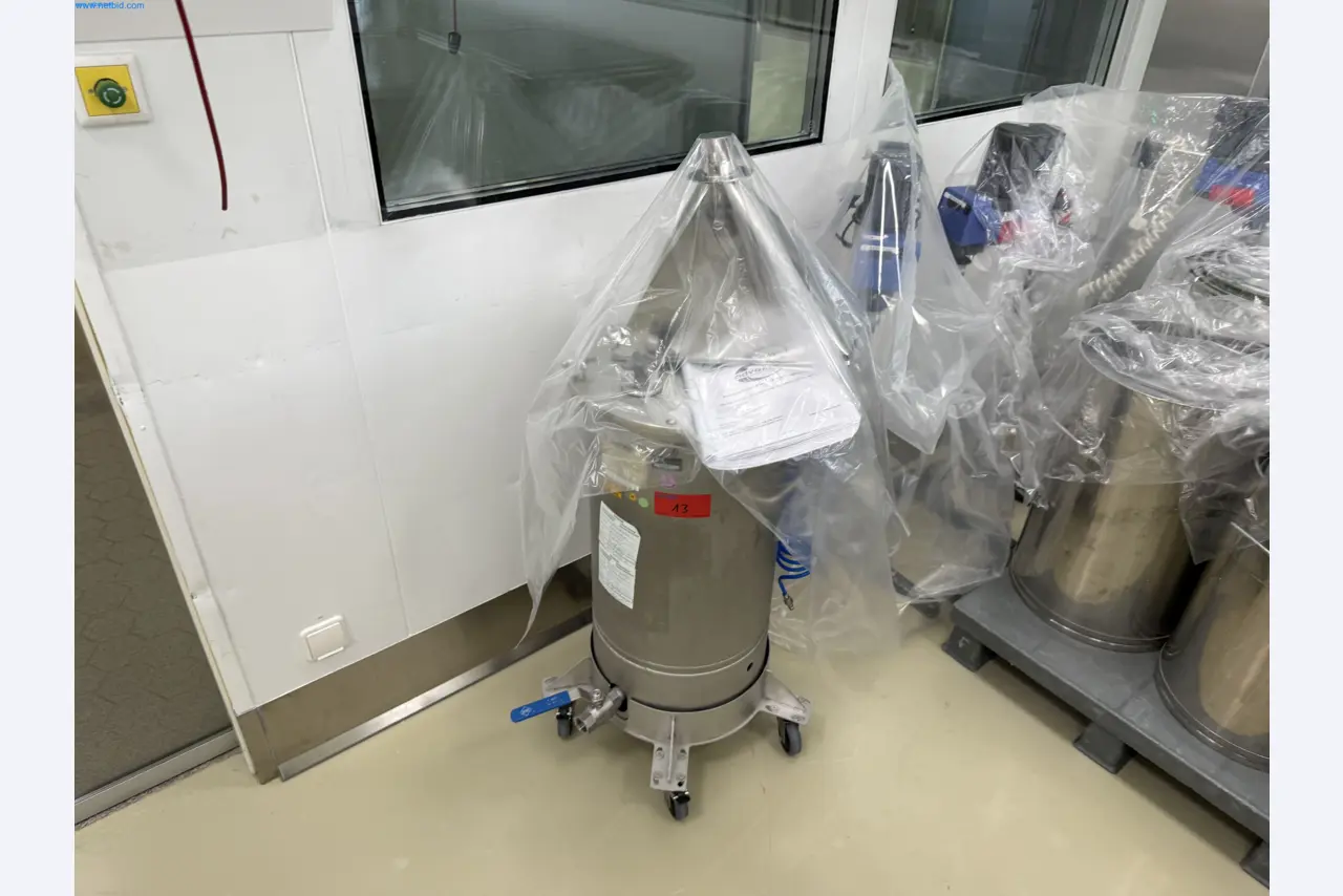 Instalações de produção e embalagem farmacêuticas / Equipamentos de laboratório e operacionais-1