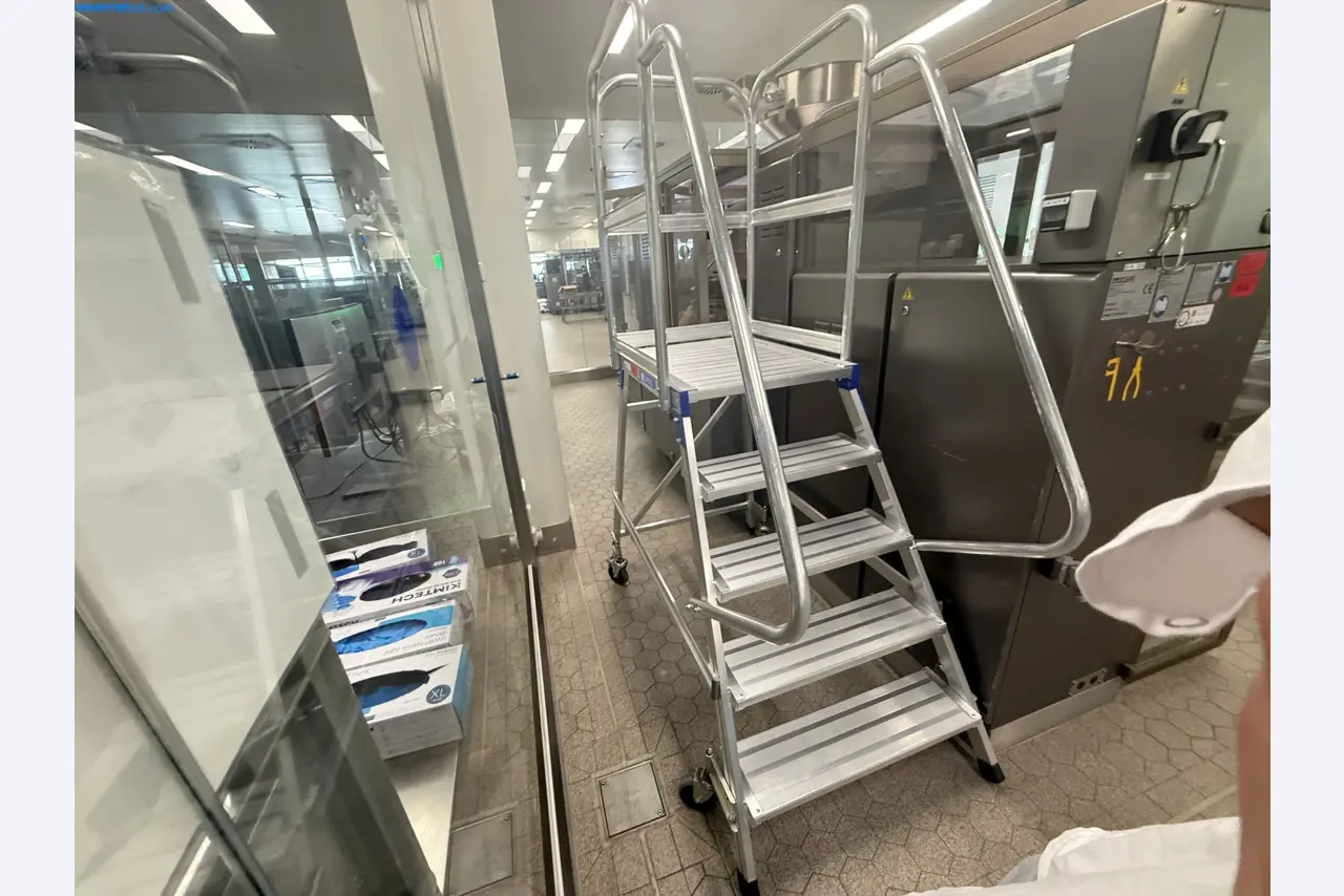 Instalações de produção e embalagem farmacêuticas / Equipamentos de laboratório e operacionais-1