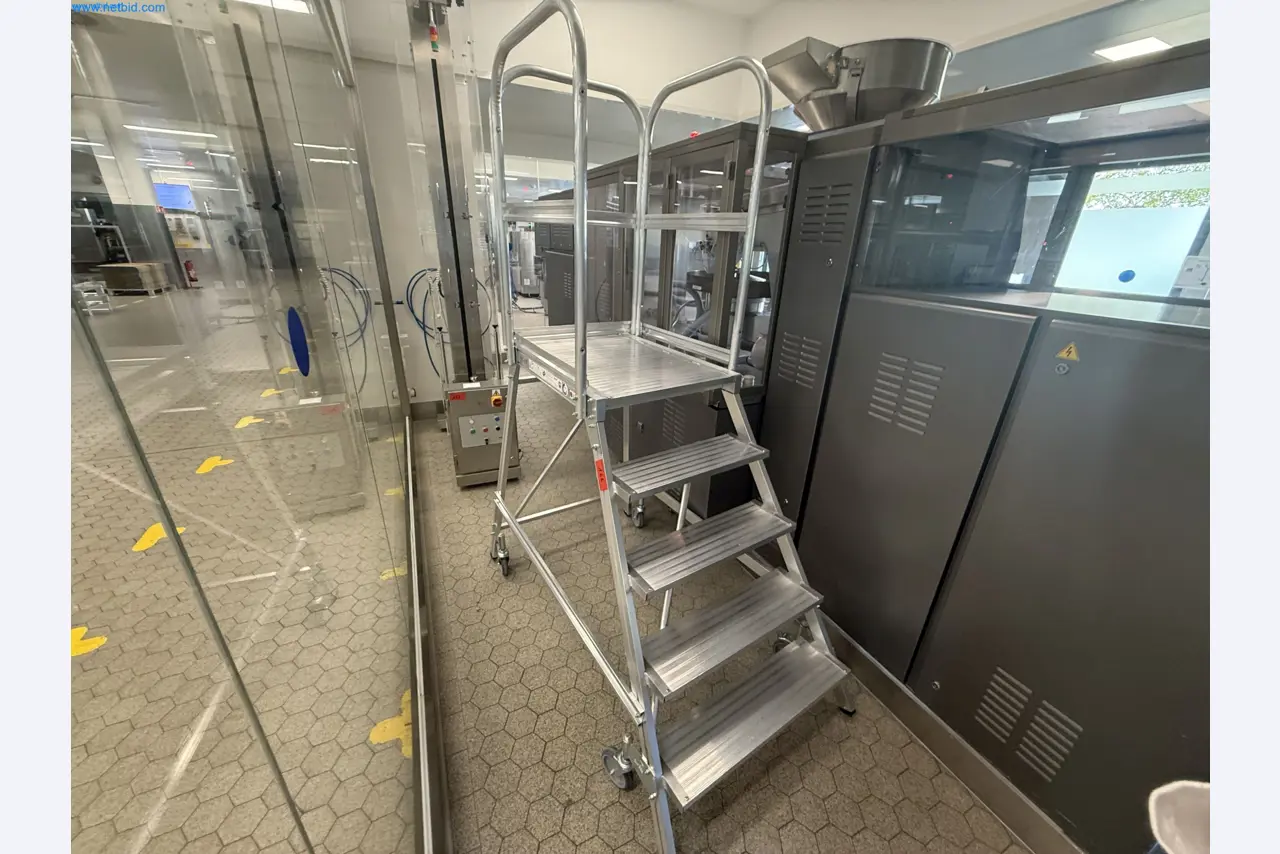 Instalações de produção e embalagem farmacêuticas / Equipamentos de laboratório e operacionais-1