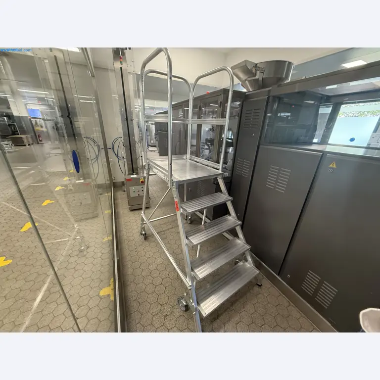 Instalações de produção e embalagem farmacêuticas / Equipamentos de laboratório e operacionais-1