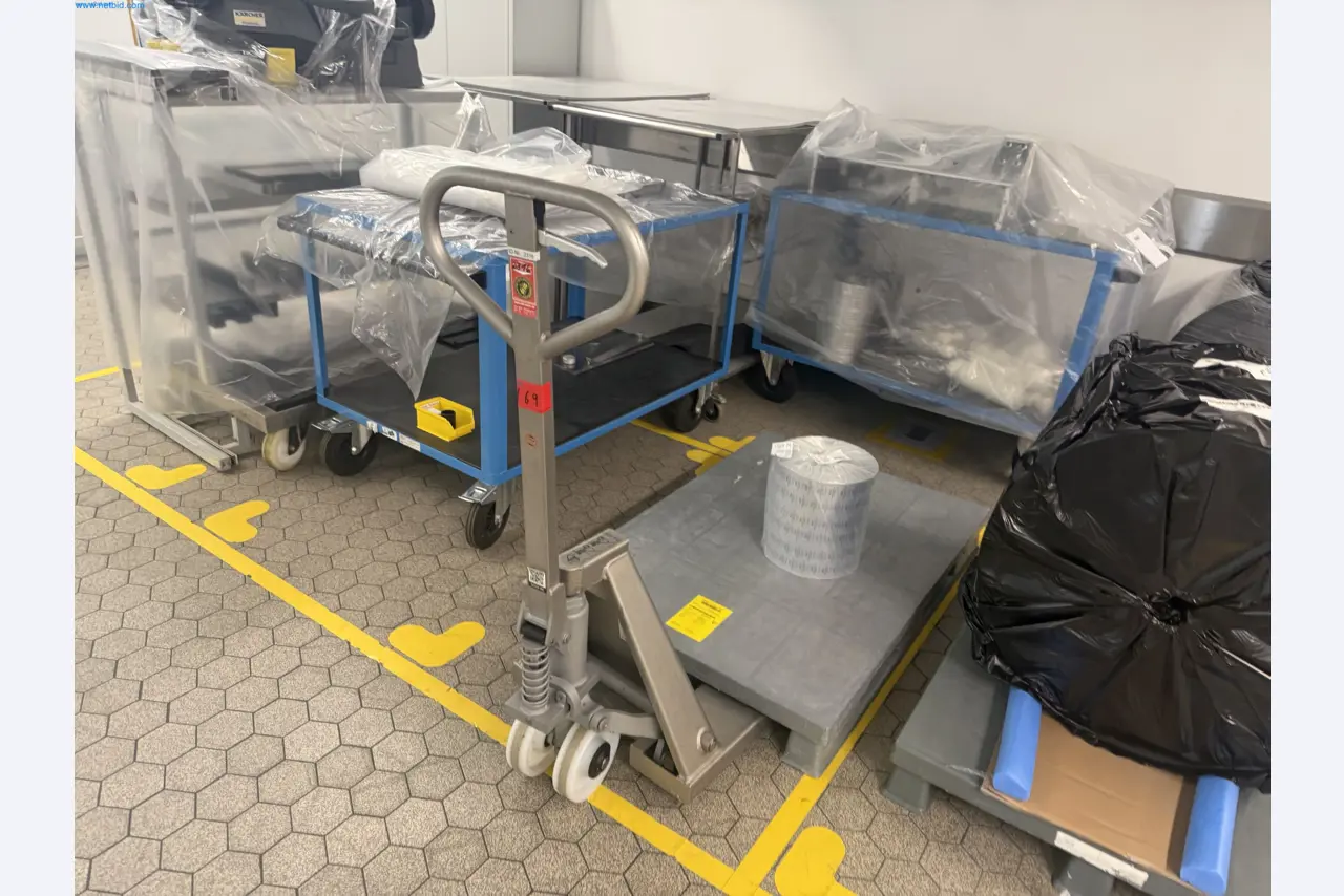 Instalações de produção e embalagem farmacêuticas / Equipamentos de laboratório e operacionais-1