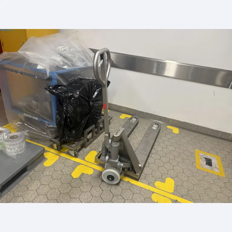 Instalações de produção e embalagem farmacêuticas / Equipamentos de laboratório e operacionais-1