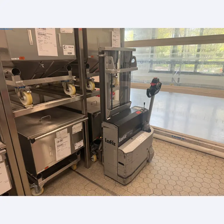 Instalações de produção e embalagem farmacêuticas / Equipamentos de laboratório e operacionais-1