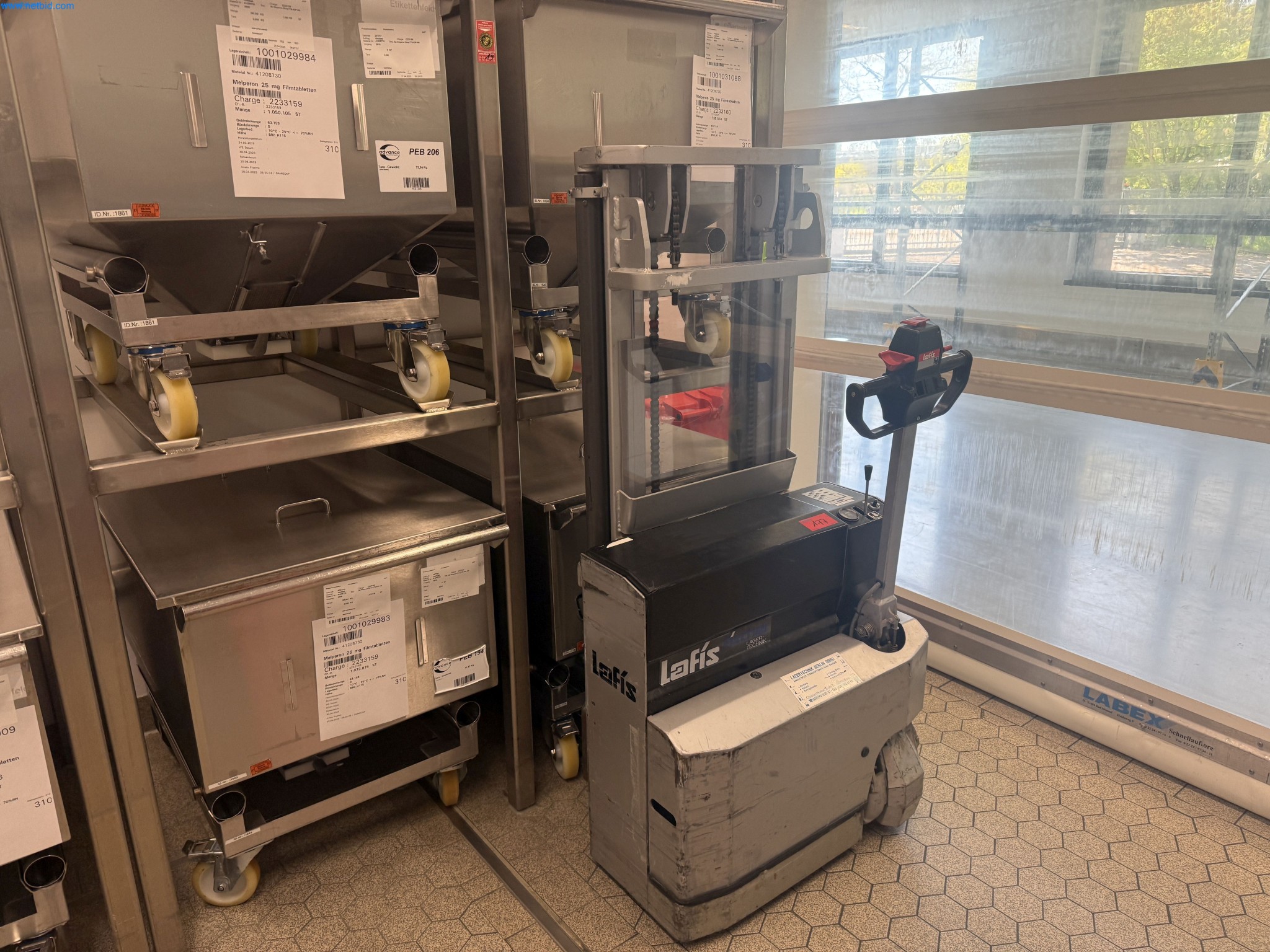 Instalações de produção e embalagem farmacêuticas / Equipamentos de laboratório e operacionais-4