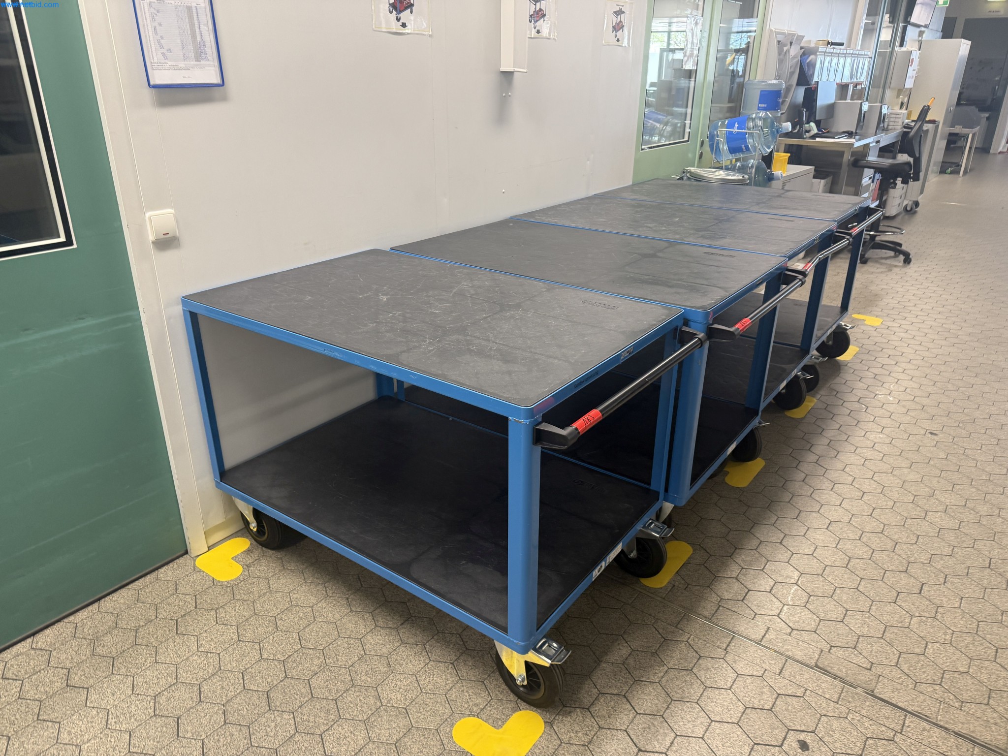 Instalações de produção e embalagem farmacêuticas / Equipamentos de laboratório e operacionais-2