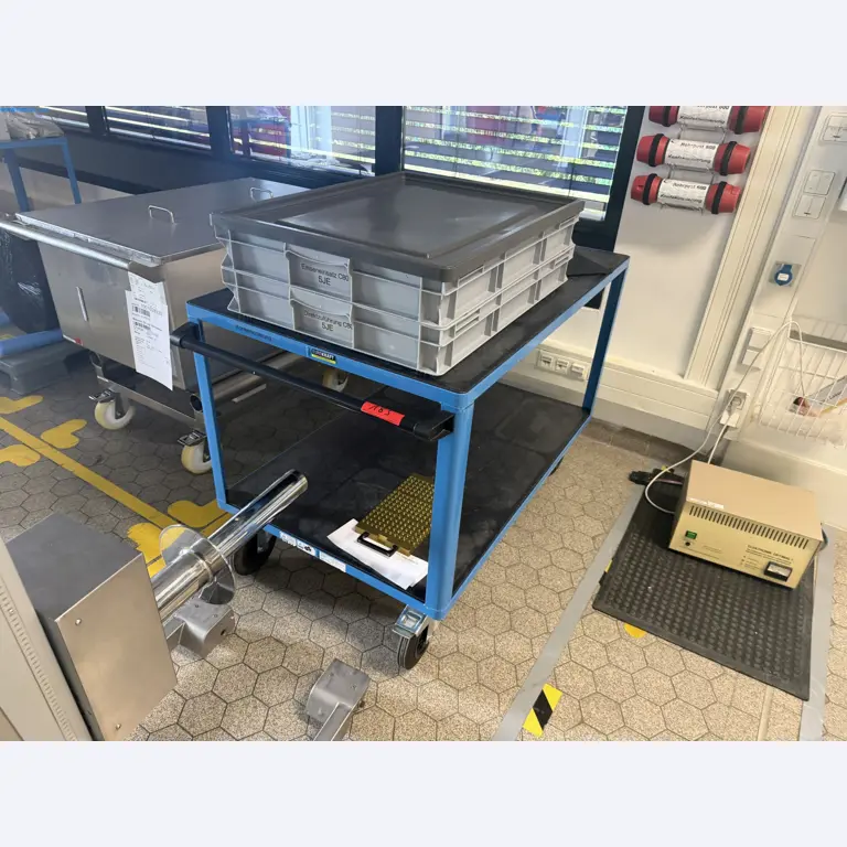 Instalações de produção e embalagem farmacêuticas / Equipamentos de laboratório e operacionais-5